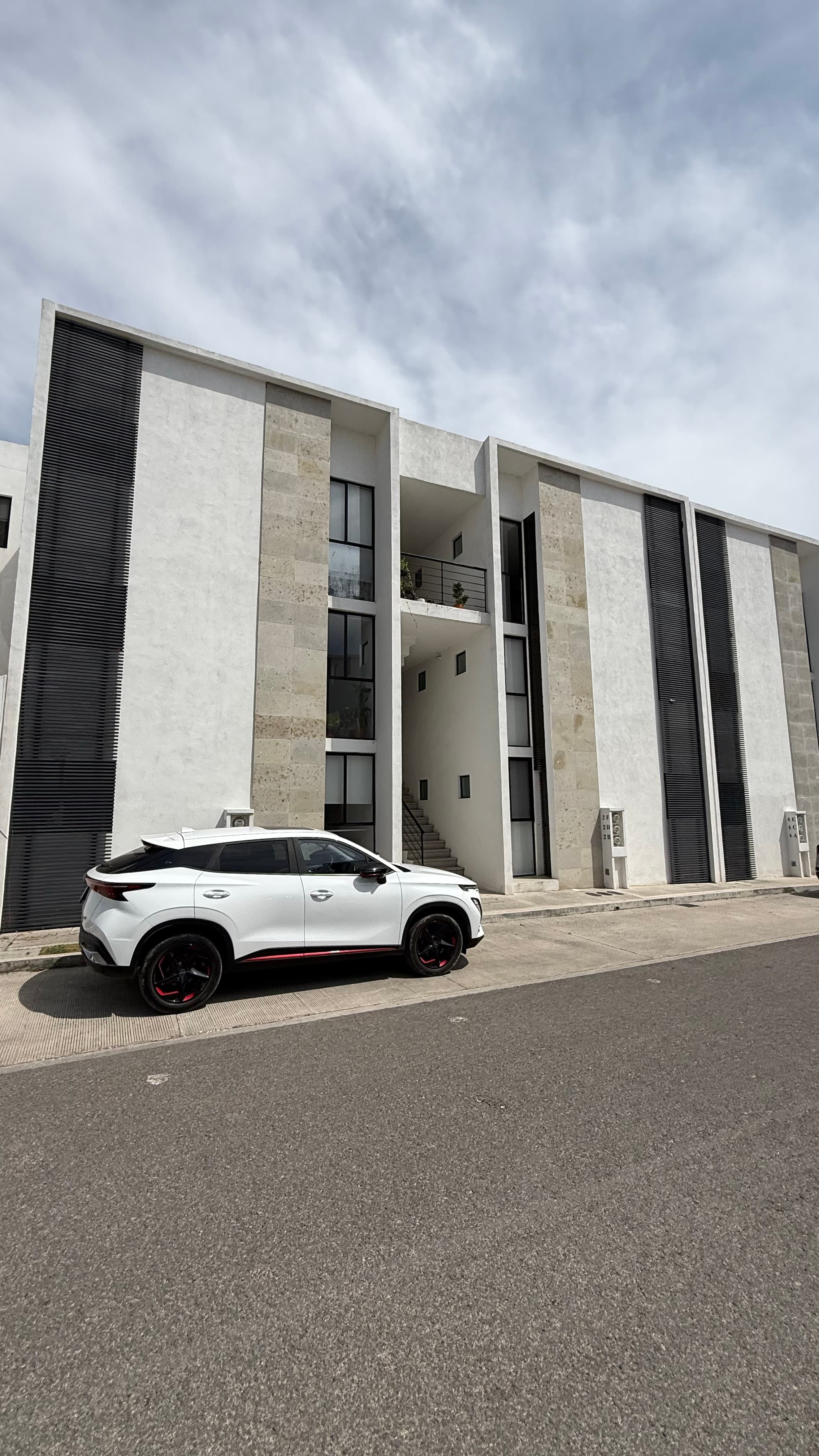 Departamento en Renta en Tres Cantos | Planta Baja con Patio y Alberca